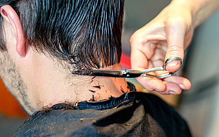 Otwarcie salonów fryzjerskich i usług kosmetycznych możliwe najwcześniej za 2 tygodnie